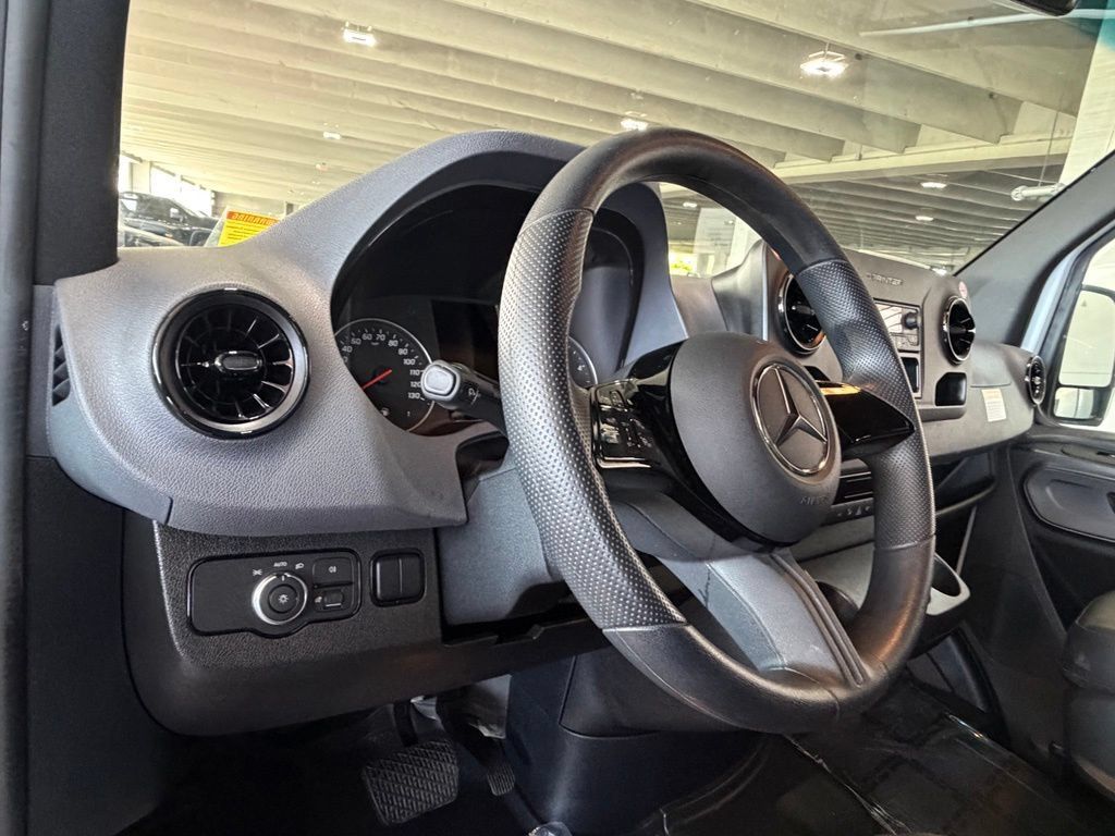 Used 2025 Mercedes-Benz Sprinter 2500 image 19
