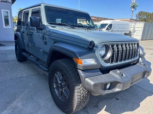 Used 2025 Jeep Wrangler Unlimited Sport AWD/4WD image 3