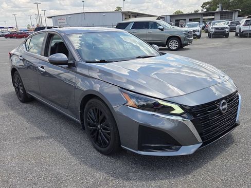 Used 2025 Nissan Altima 2.5 SV w/ SV Special Edition Package FWD image 14