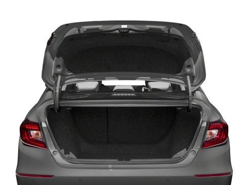 Used 2018 Honda Accord Touring image 12