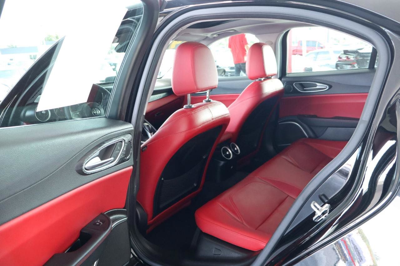 Used 2019 Alfa Romeo Giulia w/ Quick Order Package 22K Sport RWD image 35