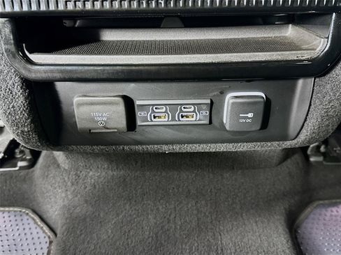 Used 2025 Jeep Wagoneer 2WD image 27