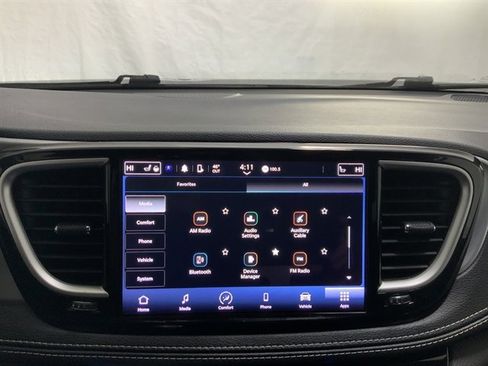 Used 2023 Chrysler Pacifica Touring image 30