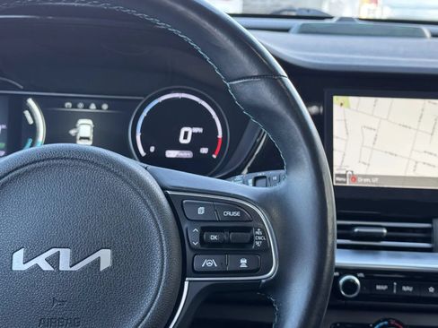 Used 2022 Kia Niro EX Premium w/ Cold Weather Package FWD image 23