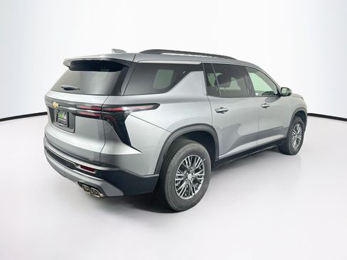 Used 2026 Chevrolet Traverse LT FWD image 9