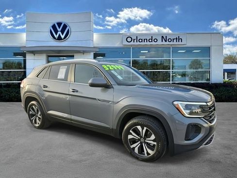 Used 2025 Volkswagen Atlas Cross Sport SE image 1