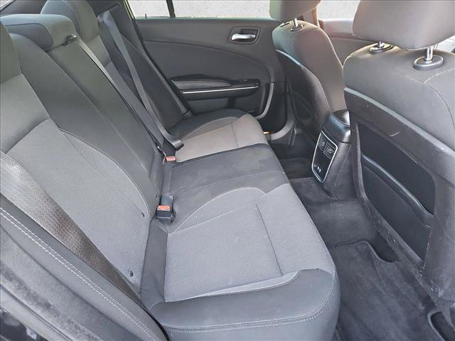 Used 2015 Dodge Charger SE w/ Sport Appearance Group RWD image 18