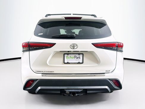 Used 2021 Toyota Highlander XLE FWD image 7