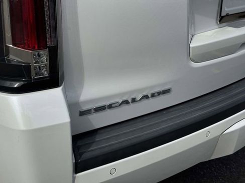 Used 2019 Cadillac Escalade Premium Luxury RWD image 13