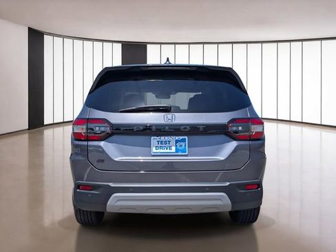 Used 2025 Honda Pilot EX-L image 7