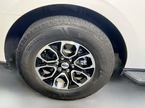Used 2024 Ford Expedition XLT RWD image 13