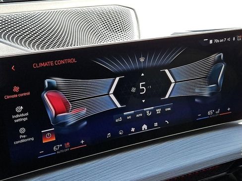 Used 2025 BMW 430i xDrive Coupe w/ Premium Package image 16