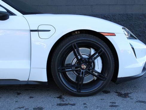 Used 2021 Porsche Taycan 4S image 11