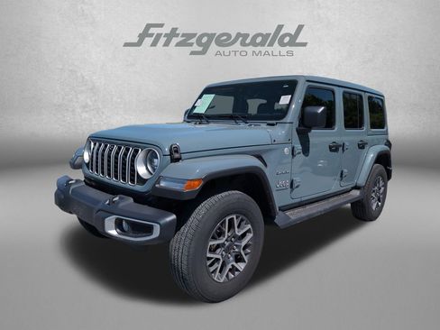 Used 2024 Jeep Wrangler Unlimited Sahara w/ Technology Group AWD/4WD image 3