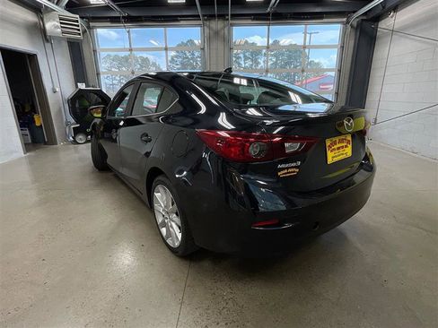 Used 2017 MAZDA MAZDA3 Touring w/ Popular Equipment Package image 3