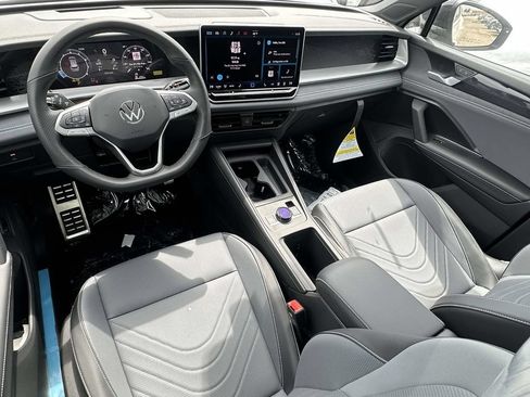 New 2026 Volkswagen Tiguan SE R-Line FWD image 11