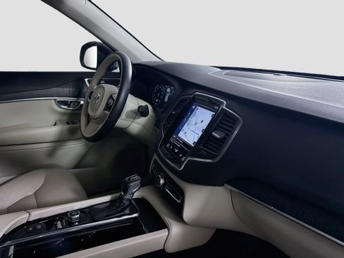 Used 2020 Volvo XC90 T5 Momentum w/ Protection Package Premier AWD/4WD image 29