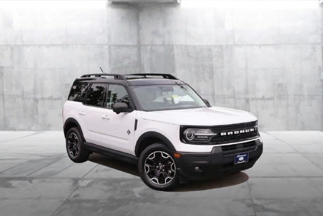 Used 2025 Ford Bronco Sport Outer Banks w/ Outer Banks Tech Package+ AWD/4WD image 2
