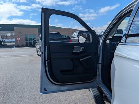 Used 2025 Ford Expedition Platinum AWD/4WD image 30