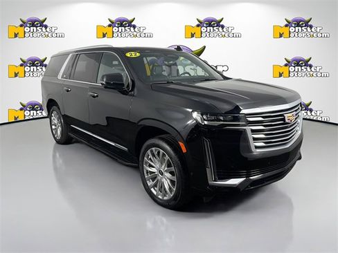 Used 2022 Cadillac Escalade ESV Premium Luxury image 3