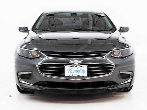 Used 2017 Chevrolet Malibu LT FWD image 4