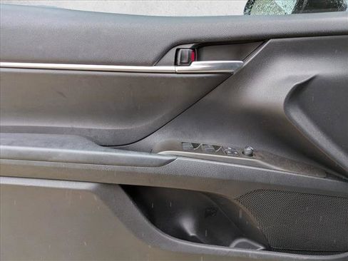 Certified 2022 Toyota Camry SE image 8