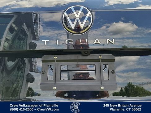 Certified 2024 Volkswagen Tiguan SE R-Line AWD/4WD image 29