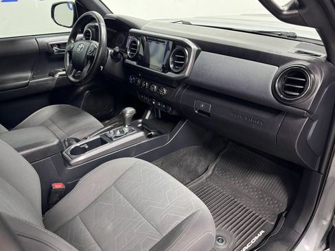 Used 2019 Toyota Tacoma TRD Sport w/ Technology Package AWD/4WD image 12