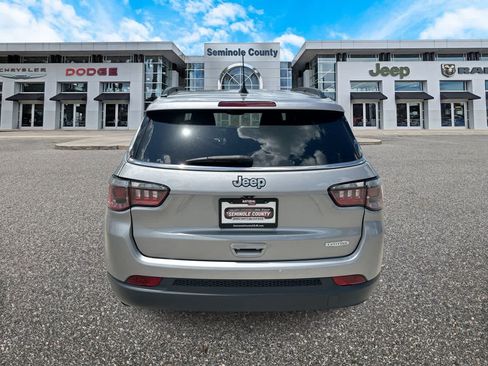 Certified 2022 Jeep Compass Latitude FWD image 7