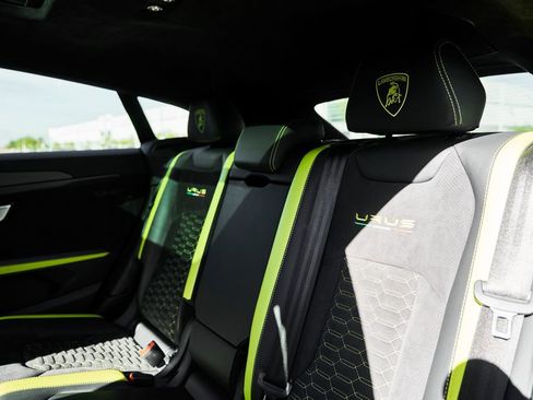 Used 2022 Lamborghini Urus AWD/4WD image 45