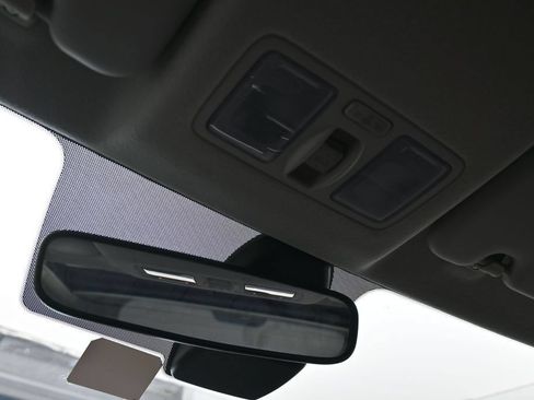 Used 2022 Hyundai Venue SEL FWD image 22