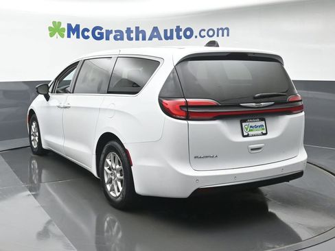 Used 2024 Chrysler Pacifica Touring-L image 24