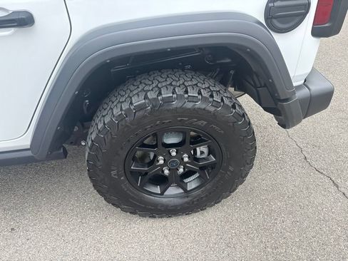 Used 2024 Jeep Wrangler Unlimited AWD/4WD image 38