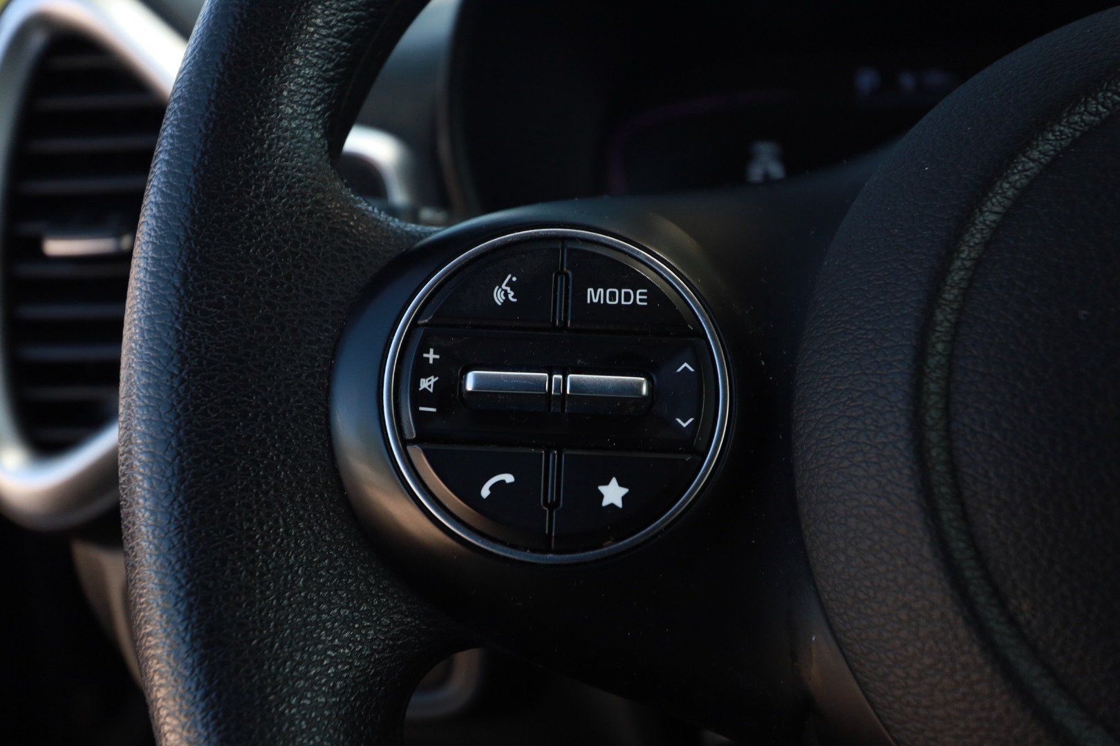 Used 2024 Kia Soul LX w/ Option Group 015 FWD image 11