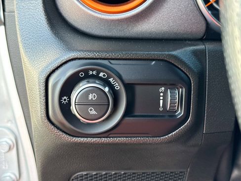 Used 2023 Jeep Gladiator Mojave w/ LED Lighting Group AWD/4WD image 32