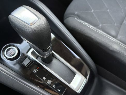 Used 2020 Nissan Kicks S image 30