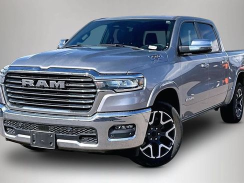 Used 2025 RAM 1500 Laramie AWD/4WD image 3
