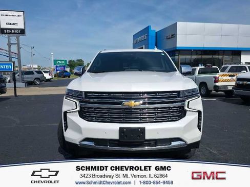 Used 2024 Chevrolet Suburban Premier AWD/4WD image 2