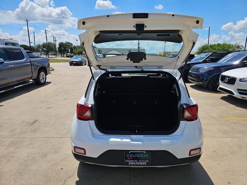 Used 2021 Hyundai Venue SE FWD image 9