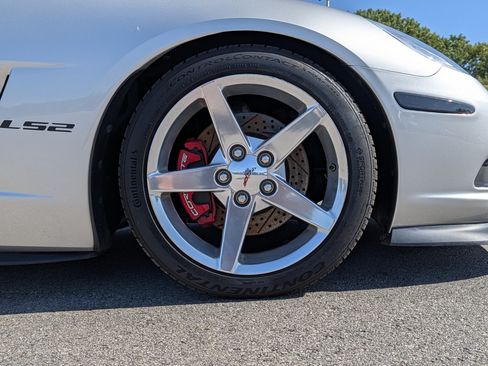 Used 2006 Chevrolet Corvette Coupe w/ Preferred Equipment Group RWD image 11