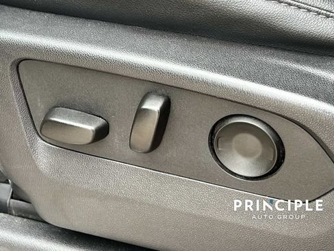 Used 2025 GMC Sierra 1500 SLT AWD/4WD image 17