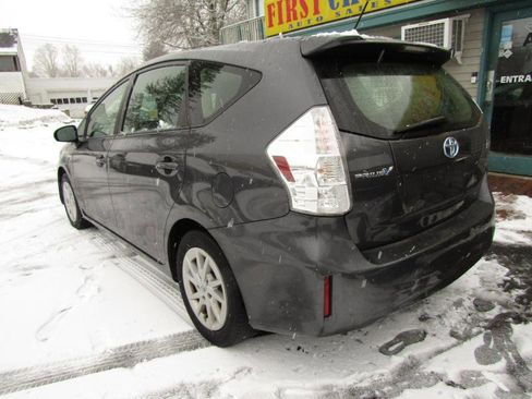 Used 2014 Toyota Prius V Three image 27