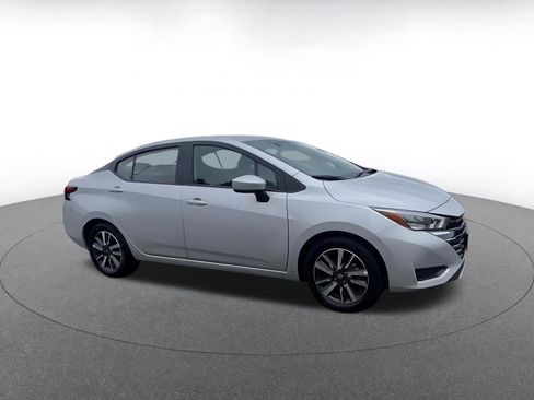 Used 2025 Nissan Versa SV FWD image 2