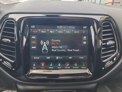 Used 2018 Jeep Compass Limited w/ Navigation Group AWD/4WD image 25