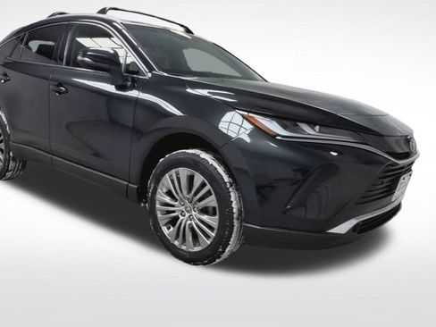 Certified 2022 Toyota Venza XLE image 2