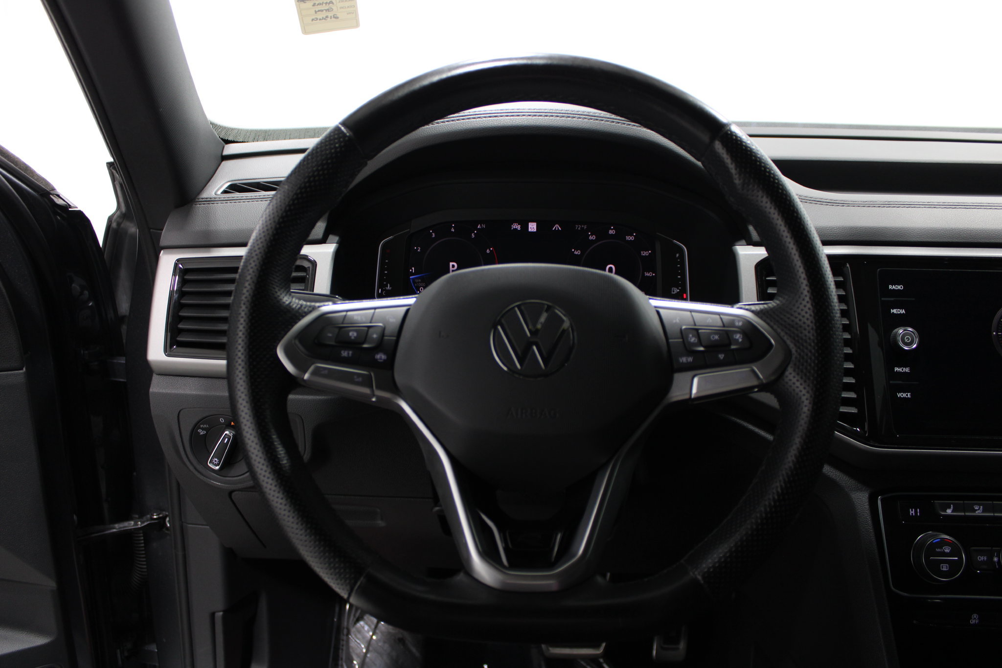 Used 2020 Volkswagen Atlas Cross Sport SEL R-Line AWD/4WD image 30