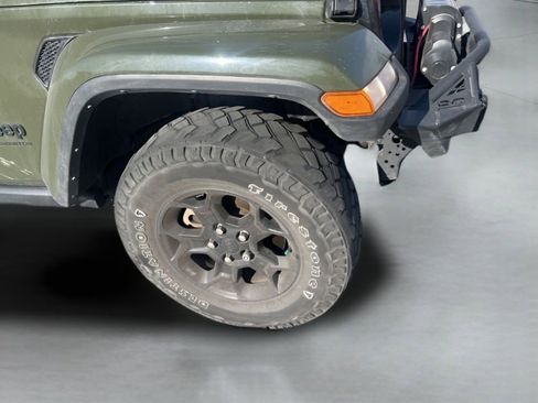 Used 2023 Jeep Gladiator Willys image 12