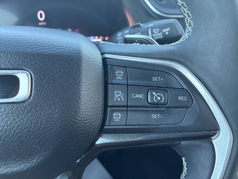 Used 2023 Jeep Grand Cherokee Altitude image 29