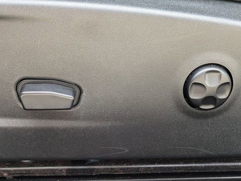 Used 2015 Dodge Challenger R/T Plus image 19