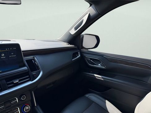 Used 2023 Chevrolet Suburban LT image 28